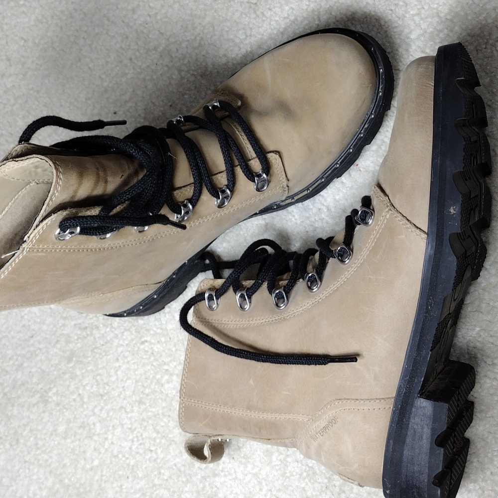 Sorel women's tan leather high top boots. Waterproof. Size 10